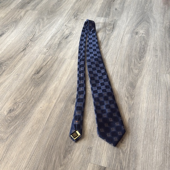 🏴 Donald Trump Elegant Navy Blue Patterned Tie - Picture 2 of 8
